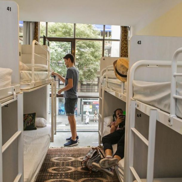 ¿Cómo llegar del Aeropuerto de Barcelona a nuestros Hostels?