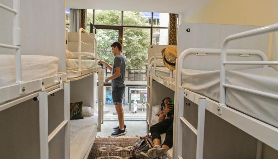 ¿Cómo llegar del Aeropuerto de Barcelona a nuestros Hostels?